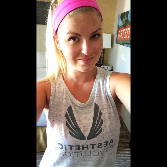 Meet your Posher, Rissa - Picture 2 of 3